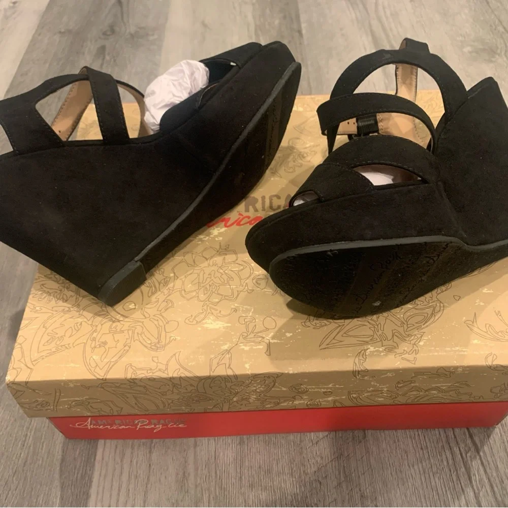 Womens sandals - Picture 2 of 5